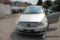 PKW MERCEDES B180 DCI
