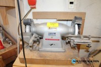 Doppelseitiger Schleifbock ELU auf Holzunterschrank alt Beschlagzubeh&ouml;r