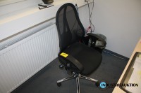 Drehstuhl schwarz mit Netzrückenlehne