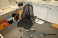 Drehstuhl schwarz mit Netzrückenlehne