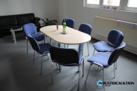 Tisch ahornfarbig sowie 8 St&uuml;hle Stoff Blau