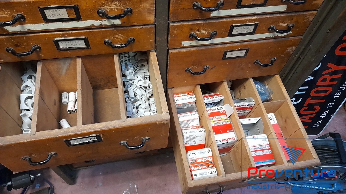 Inhalt Wandschränke | Industrieauktion.online