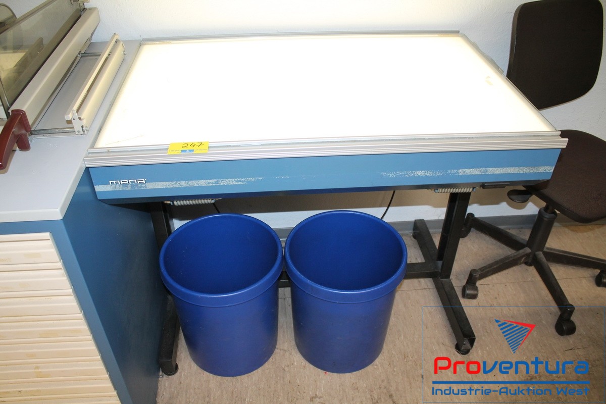 Leuchttisch MENA | Industrieauktion.online