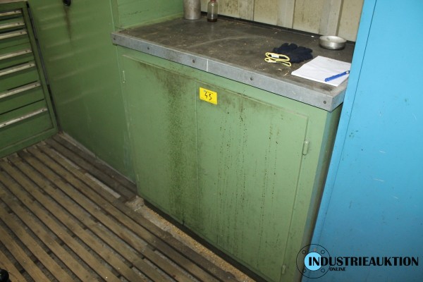 Schrank 2-türig halbhoch