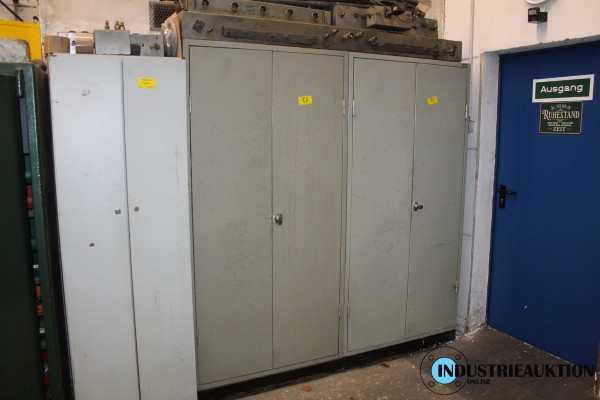 Schränke 2-türig 3 Stück