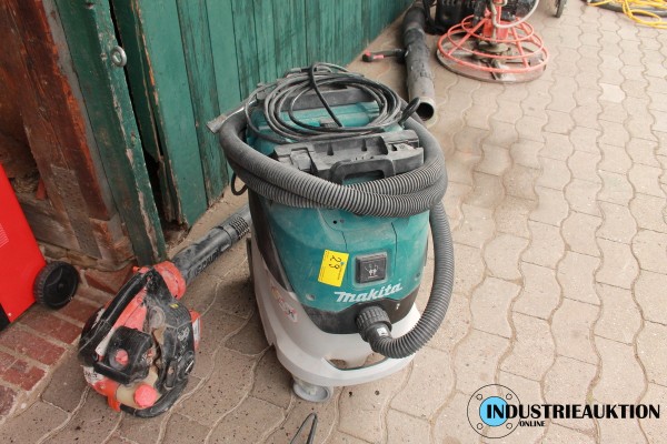 Saugmobil MAKITA VC4210M