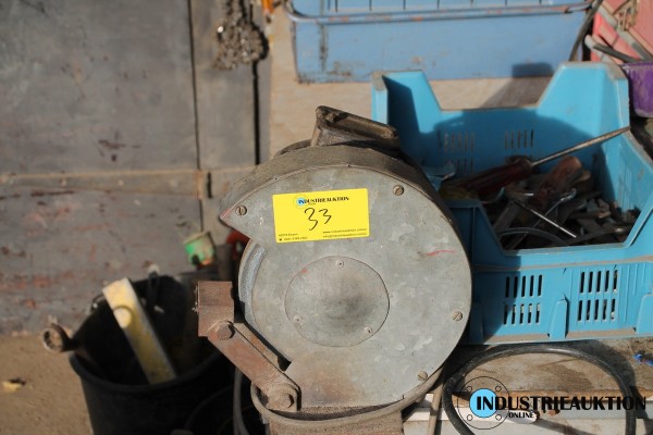 Rauminhalt: 2 Werkbänke