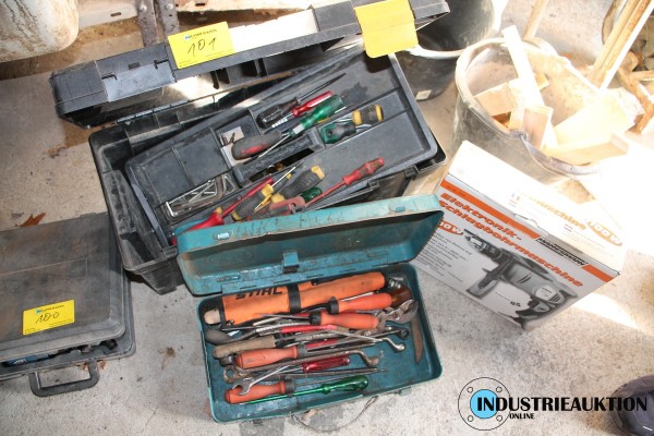 Handwerkzeug und Schlagbohrmaschine