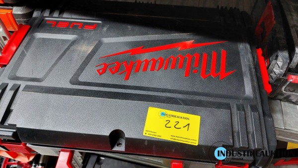 Akku-Schrauber MILWUAKEE M18