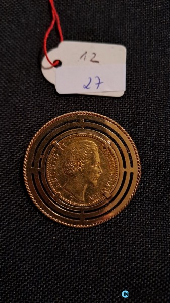 Brosche mit Goldmünze