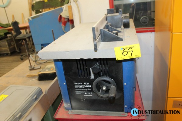 Tischfräse SCHEPPACH HF50 auf einem fahrbaren Untergestellt
