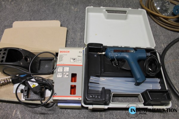 Bild Klebepistole BOSCH GKP200CE mit Zubehör