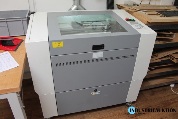 Laserschneidmaschine; Schneidbereich ca. 750 x 500 mm