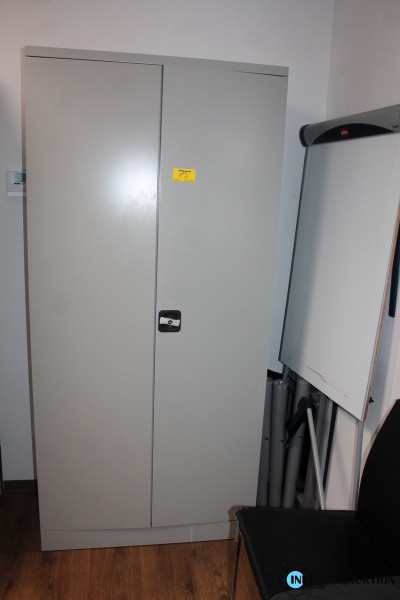 Metallschrank; Flipchart