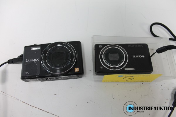 Digitalkamaras SONY Cybershot und PANASONIC Lumix;