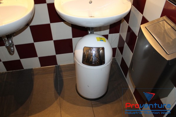 Bild Klappdeckel-Mülleimer WESCO mit wenig Rostspuren