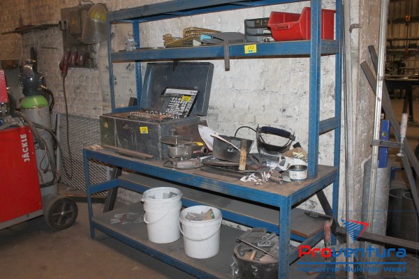 Werkbank mit Regalaufsatz