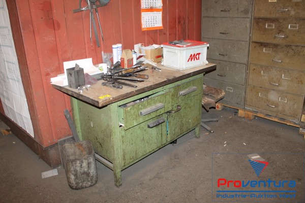 Arbeitsplatz f. Auszubildende m. Werkbank