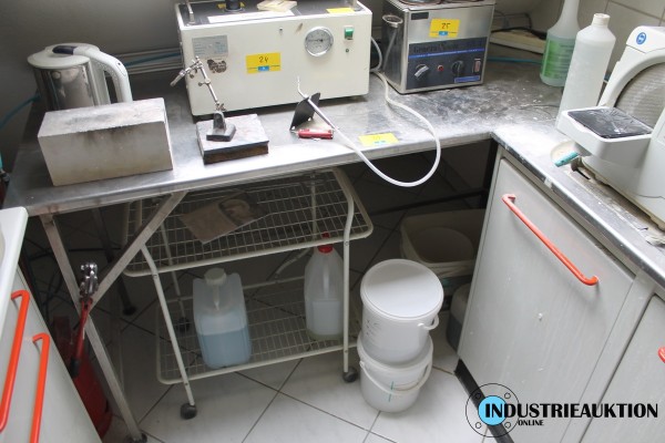 Bild Edelstahl-Arbeitstisch ca. 160x65 cm