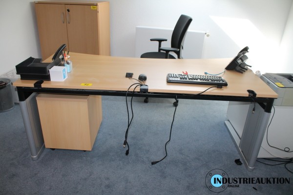 Schreibtisch