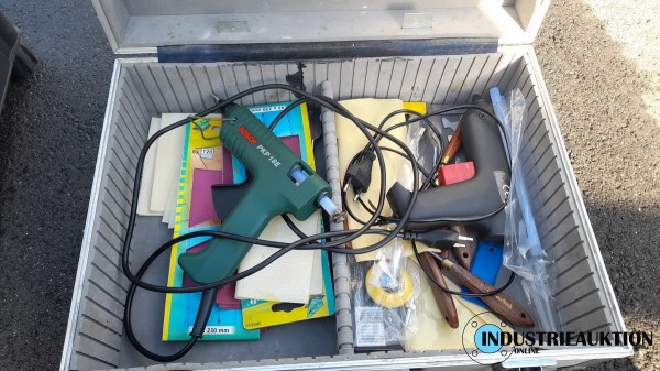 Koffer mit 2 Heißklebepistolen