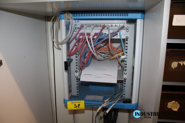 Bild Switch und Patchfeld