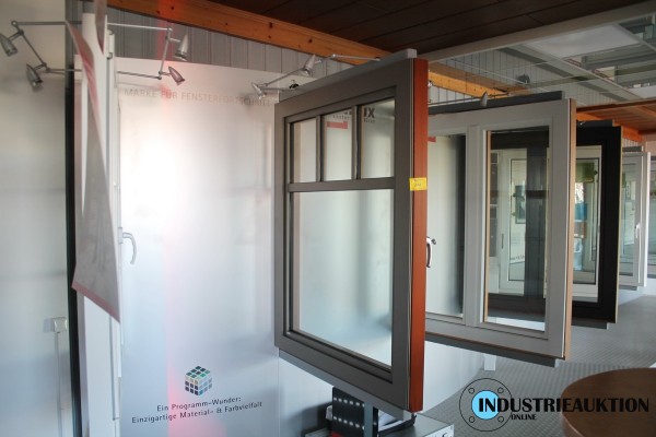 Musterständer UNILUX mit 9 Fenstern