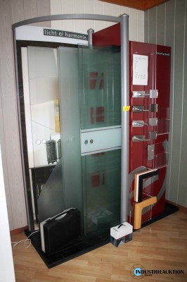 Bild Ständer mit Musterglastüren