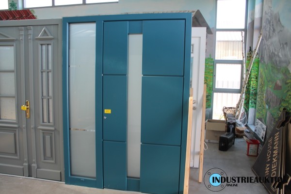 Eingangstür mit festem Fensterelement