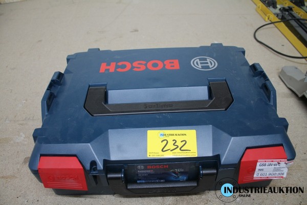 Akku-Schrauber BOSCH GSR 18 V-60 FC mit verschiedenen Aufsätzen