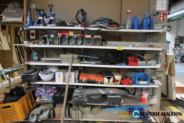 Bild Inhalt Holzregal