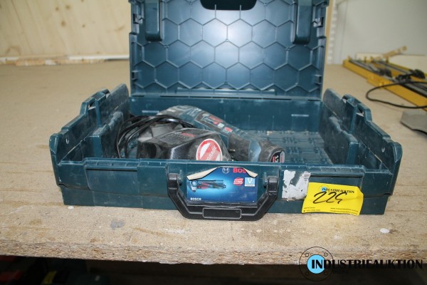 Multitool BOSCH GOP 12 V-28 Ladegerät