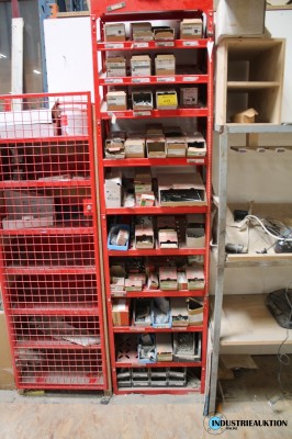 Inhalt eines Regales