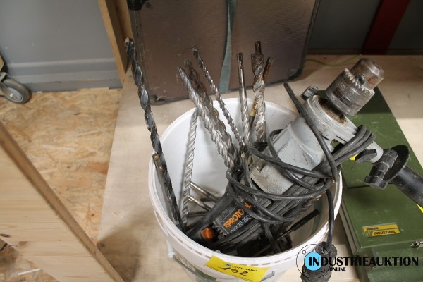 Bild Schlagbohrmaschine PROTOOL BRT 20-2 EQ mit Position Bohrern