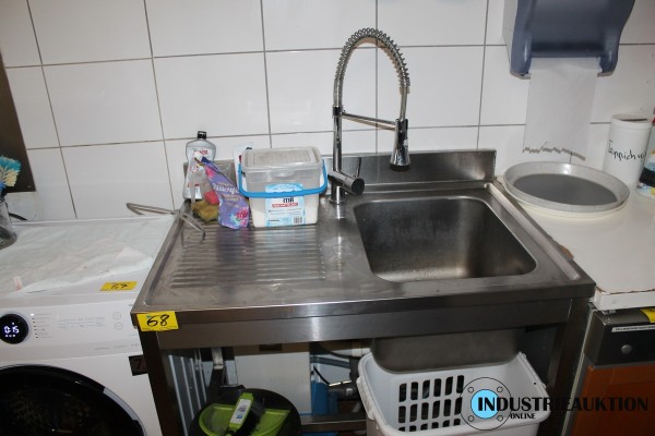 Bild Edelstahlspüle mit Geschirrbrause