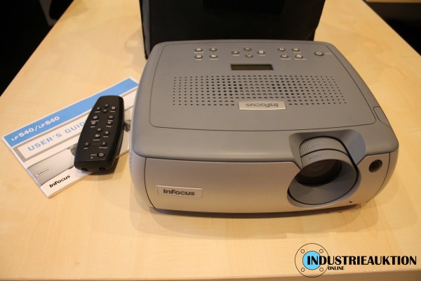 Beamer InFocus LP640