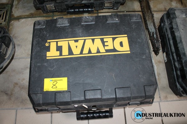 Akku-Streifennagler DEWALT DCN695 18V XR